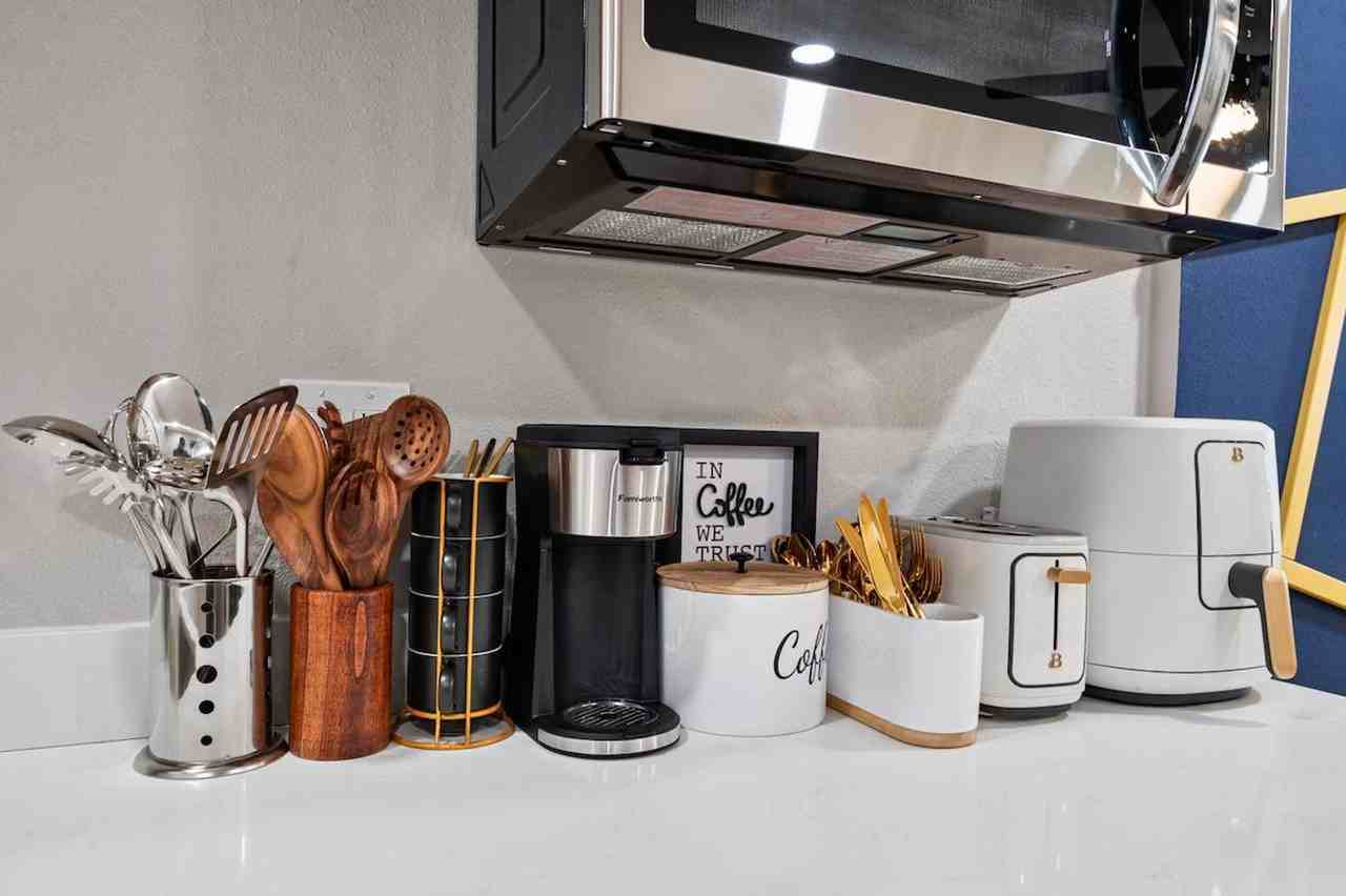 4113 W Virginia Ave #1244355P - Photo 3 of 18