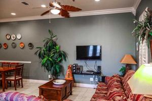 featured image of 117 E Lantana St