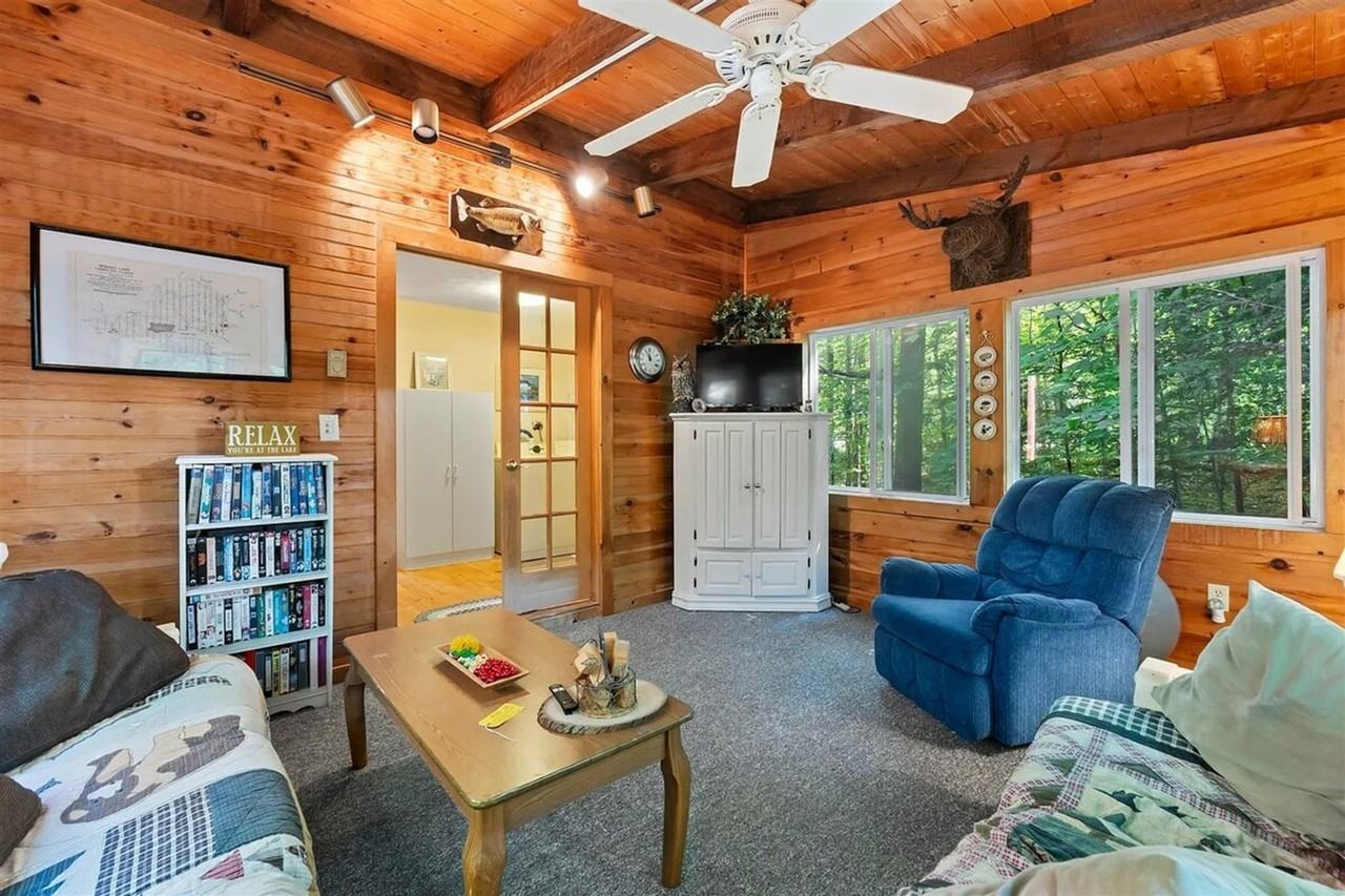 19 N Beach Rd #1255688P - Photo 2 of 31