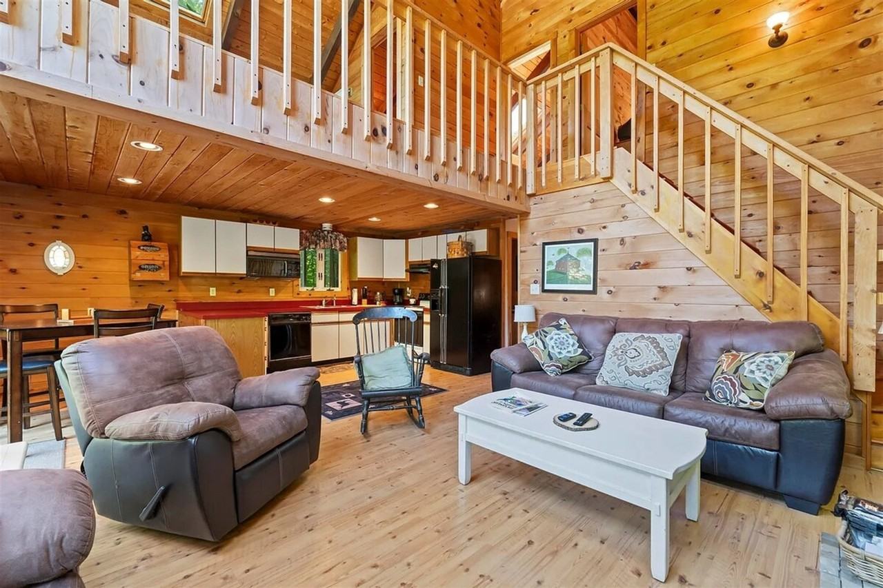 19 N Beach Rd #1255688P - Photo 3 of 31