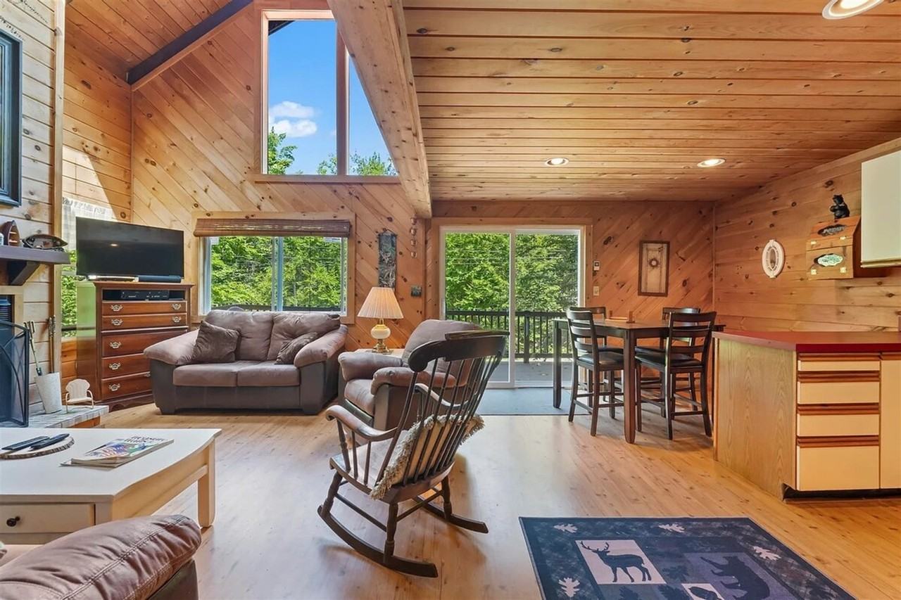 19 N Beach Rd #1255688P - Photo 4 of 31