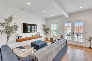 featured image of 3452 N Clark St