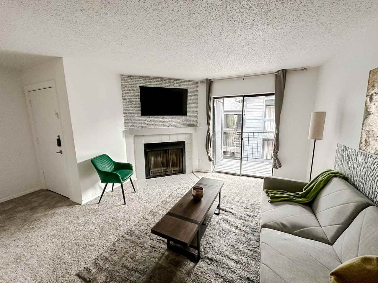 1071 Clayton Ln #1256101P - Photo 4 of 27