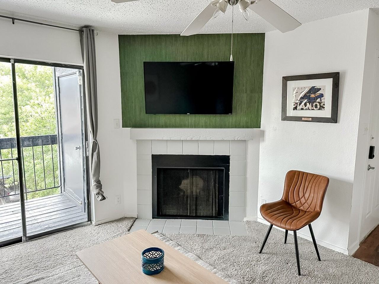 1071 Clayton Ln #1256105P - Photo 4 of 24