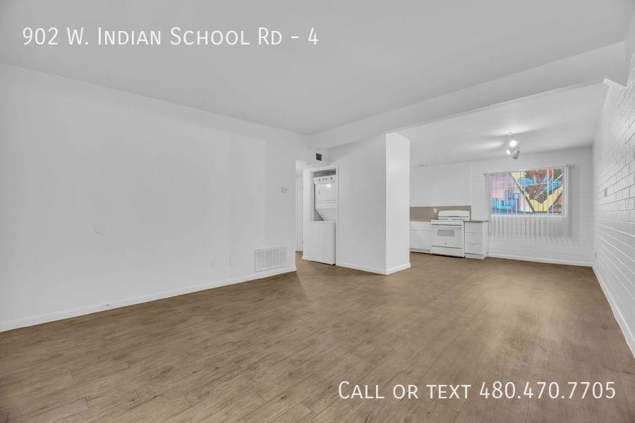 U @ Melrose - Photo 2 of 45