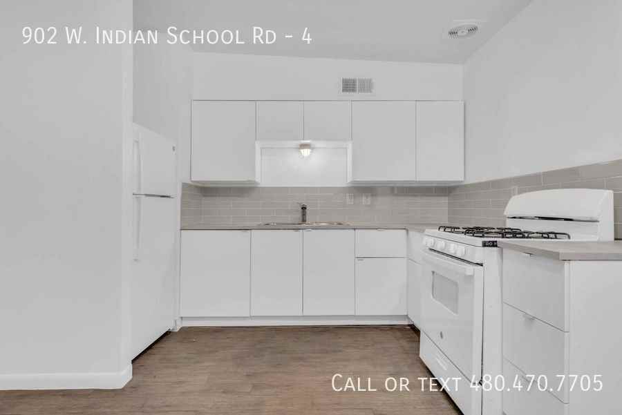 U @ Melrose - Photo 3 of 45