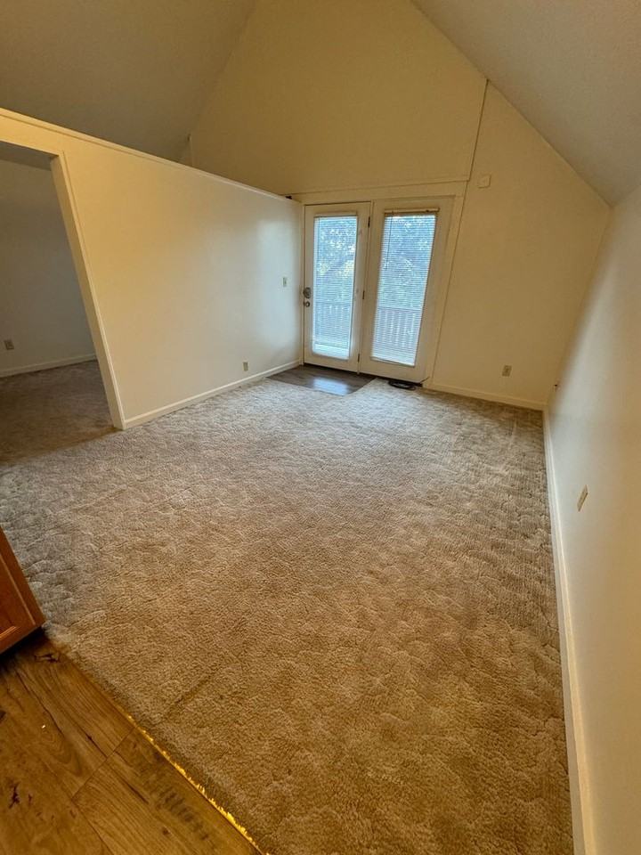 Evergreen Apartments - Photo 7 of 17