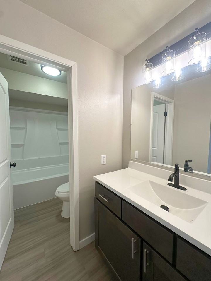 Cedar Plaza Apartments - Photo 2 of 25