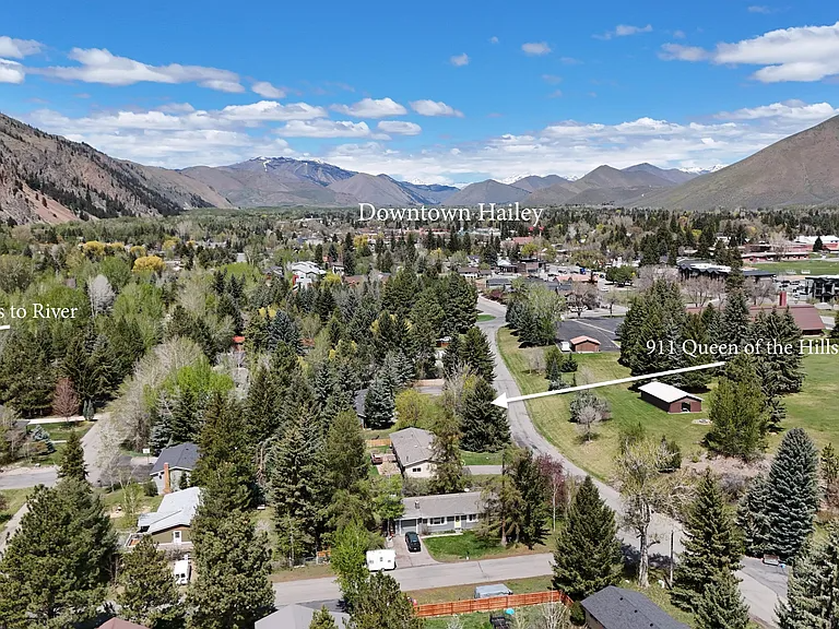 911 Queen Of The Hills Dr - Photo 3 of 18