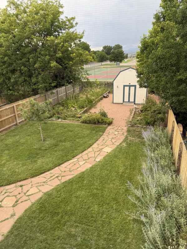 423 S 8th St - Photo 2 of 20