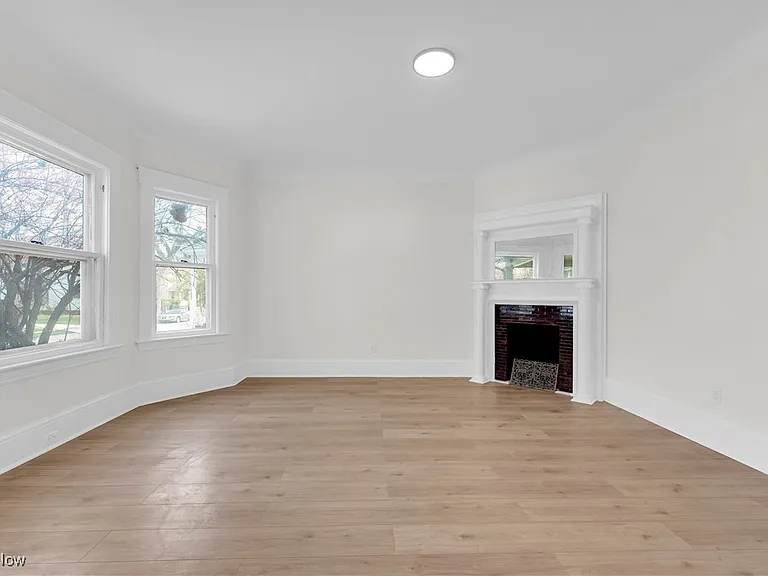 7218 Lawnview Ave - Photo 4 of 13