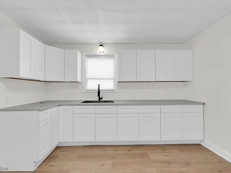 7218 Lawnview Ave - Photo 6 of 13