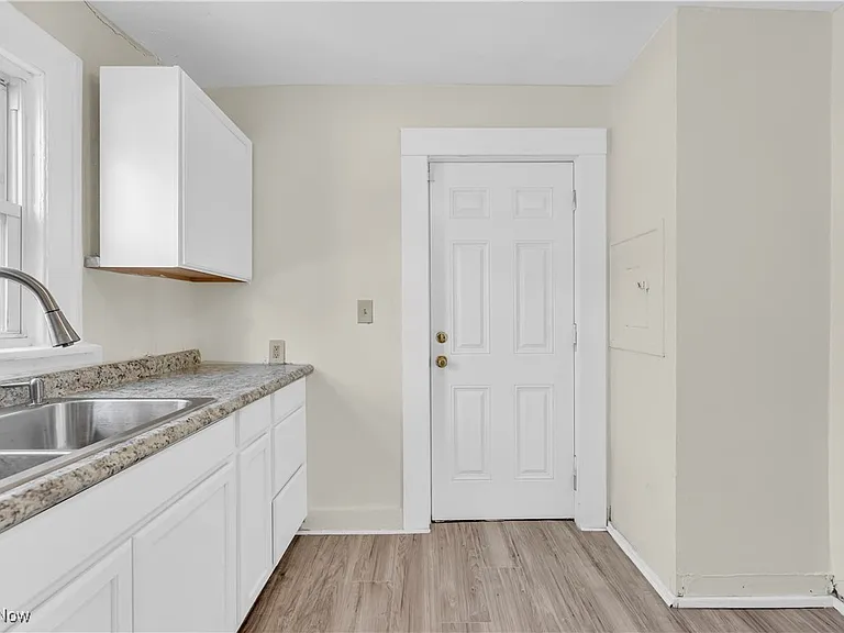 201 Alberti Ct - Photo 2 of 10