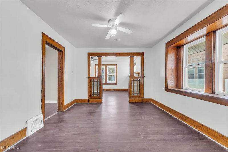 908 Dayton St - Photo 3 of 12