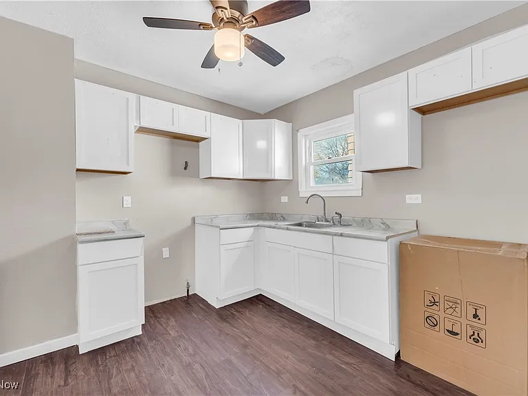 908 Dayton St - Photo 2 of 12