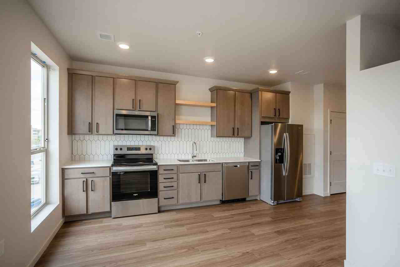 BLOC - New, Never Lived In - Photo 6 of 50