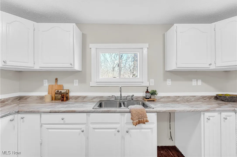 4238 Laurel Rd - Photo 5 of 13