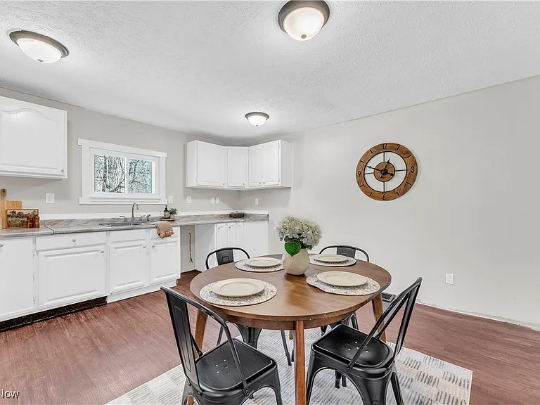 4238 Laurel Rd - Photo 6 of 13