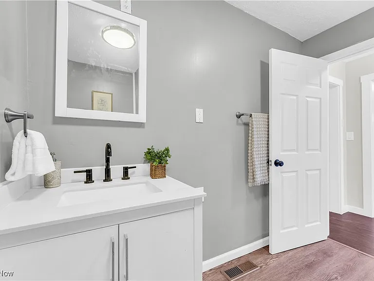 4238 Laurel Rd - Photo 7 of 13