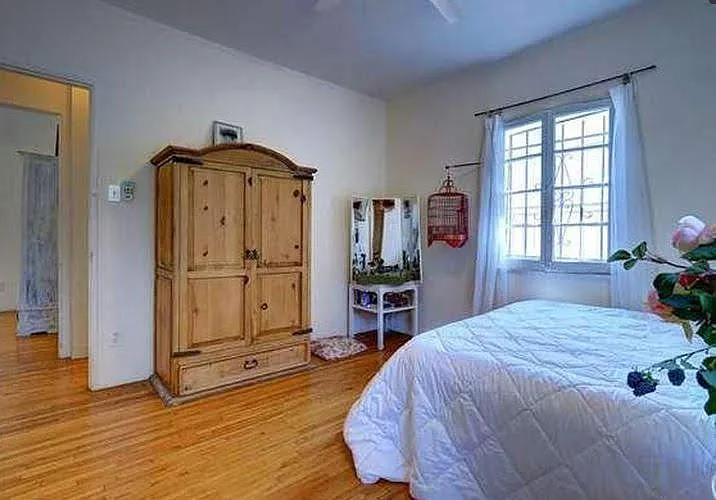 7714 Waring Ave #1 - Photo 4 of 8