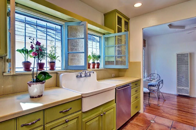 7714 Waring Ave #1 - Photo 5 of 8