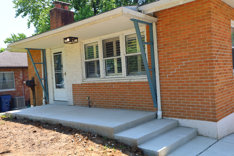 1041 Martha Ln - Photo 2 of 19
