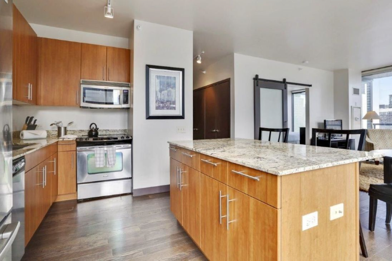 447 N State St - Photo 2 of 15