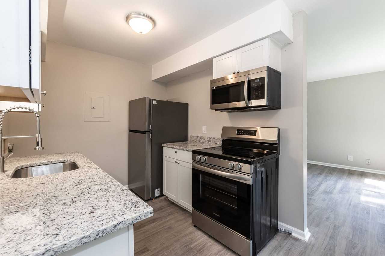 Delmont Townes - Photo 6 of 50