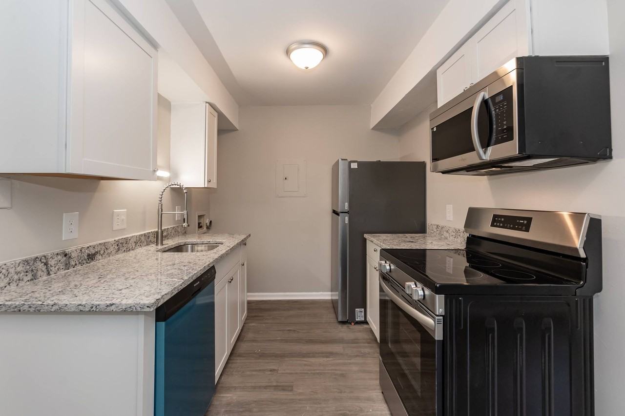 Delmont Townes - Photo 7 of 50