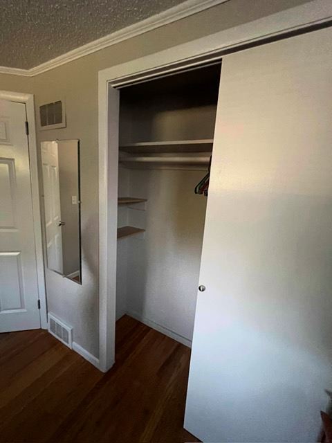 240 Greenaway Drive - Photo 6 of 22