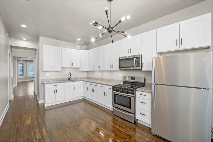 1652 S Ridgeway Ave - Photo 4 of 6