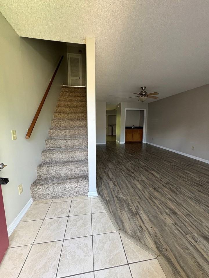 224 Edith Way - Photo 3 of 30