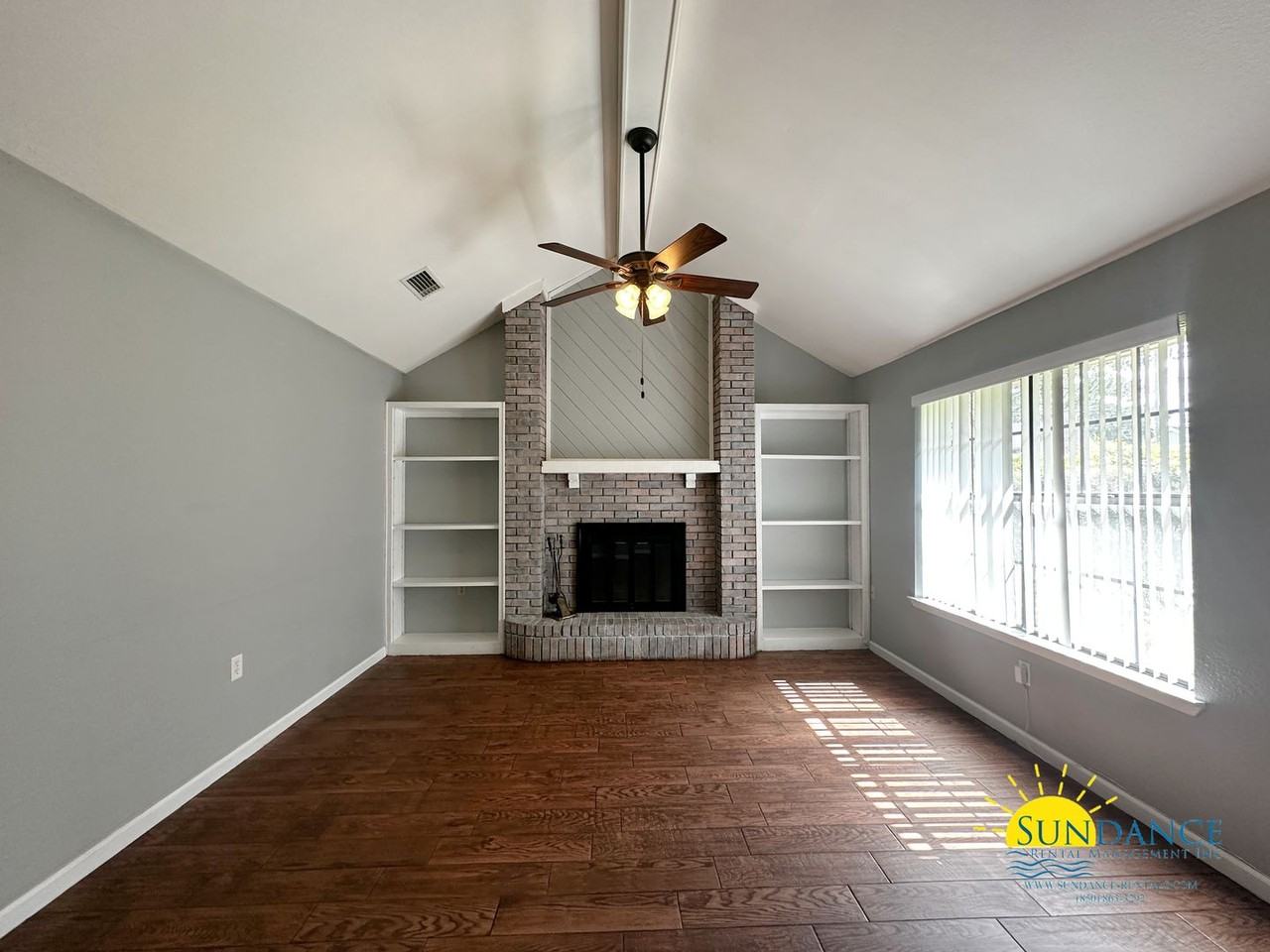 624 Lloyd St - Photo 3 of 17