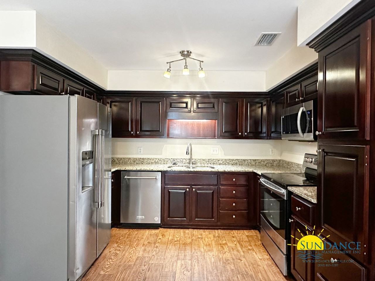 624 Lloyd St - Photo 5 of 17