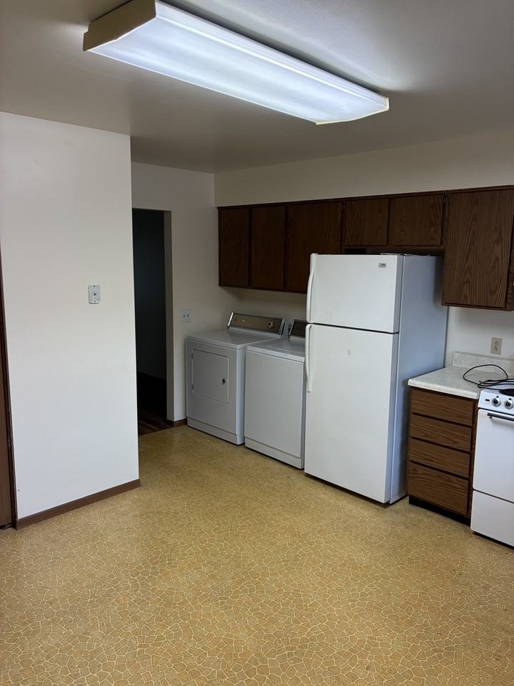 303 E Coomer St #B - Photo 2 of 13