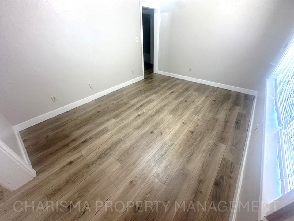 1229 E 8th St #1229 - Photo 2 of 21