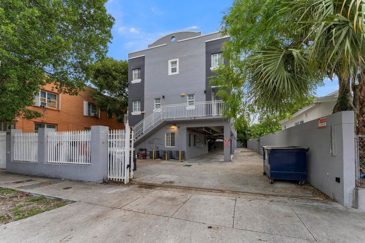 1421 SW 3rd Street - Photo 2 of 47