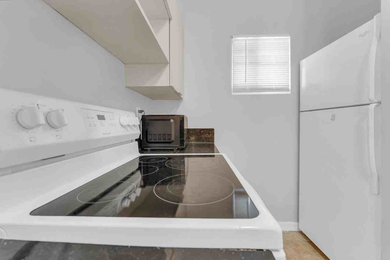 1421 SW 3rd Street - Photo 6 of 47
