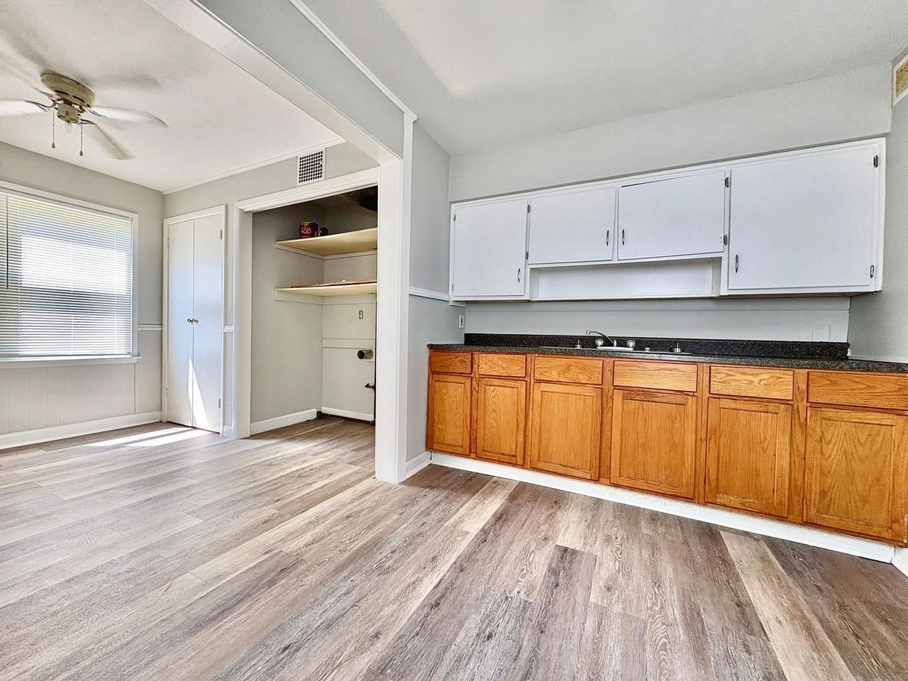 1513 Wilber St - Photo 5 of 11