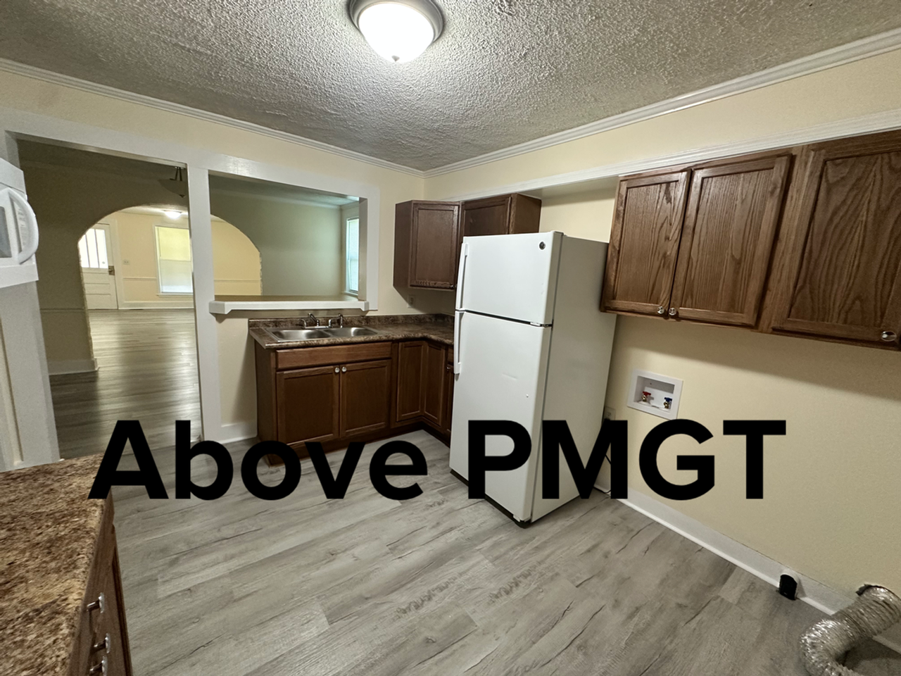 4821 S Main St - Photo 3 of 16