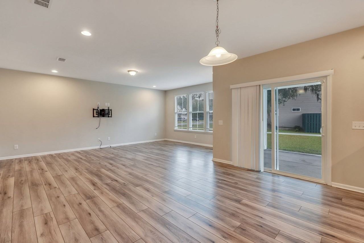 580 Waybridge Way - Photo 4 of 40