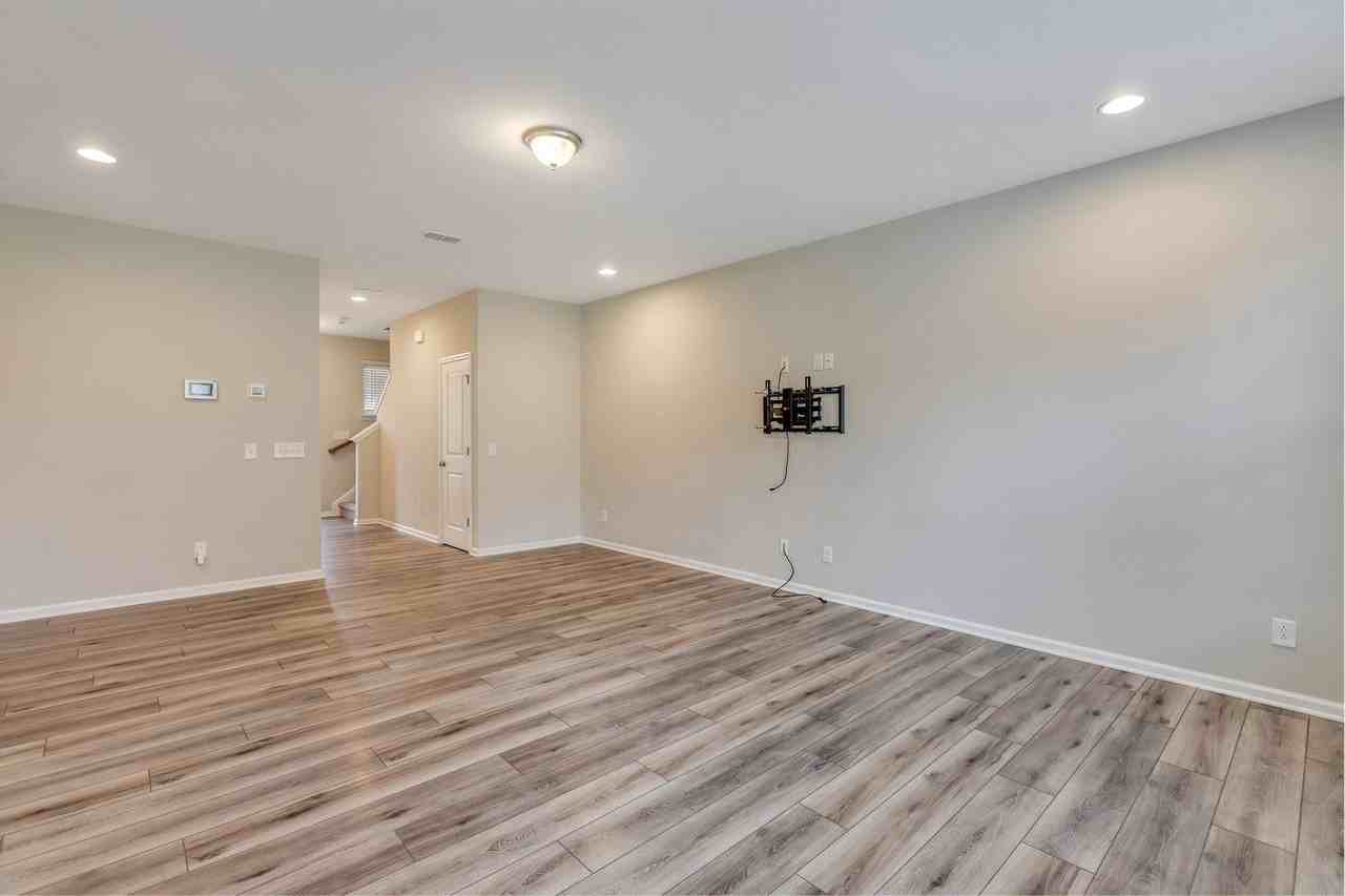 580 Waybridge Way - Photo 5 of 40