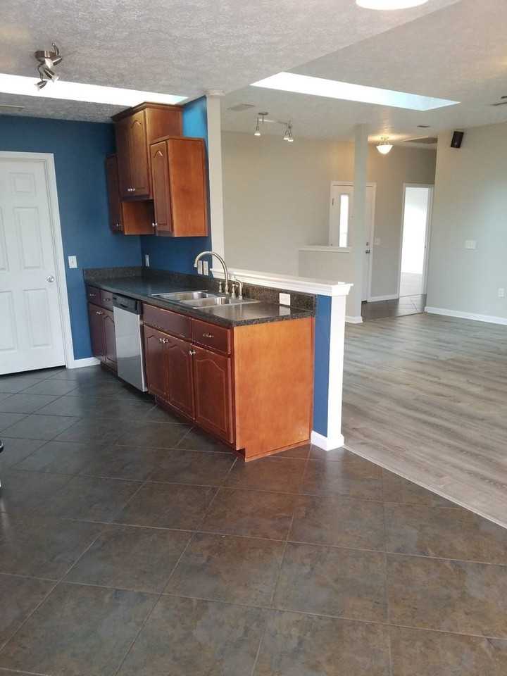 2915 Cedars Xing - Photo 2 of 24