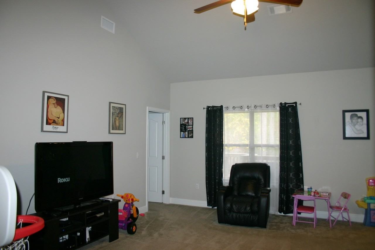 658 Red Fern Rd - Photo 3 of 20