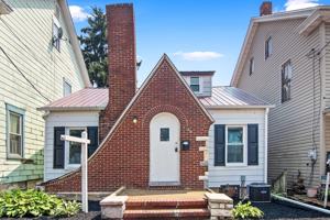 featured image of 130 W Main St