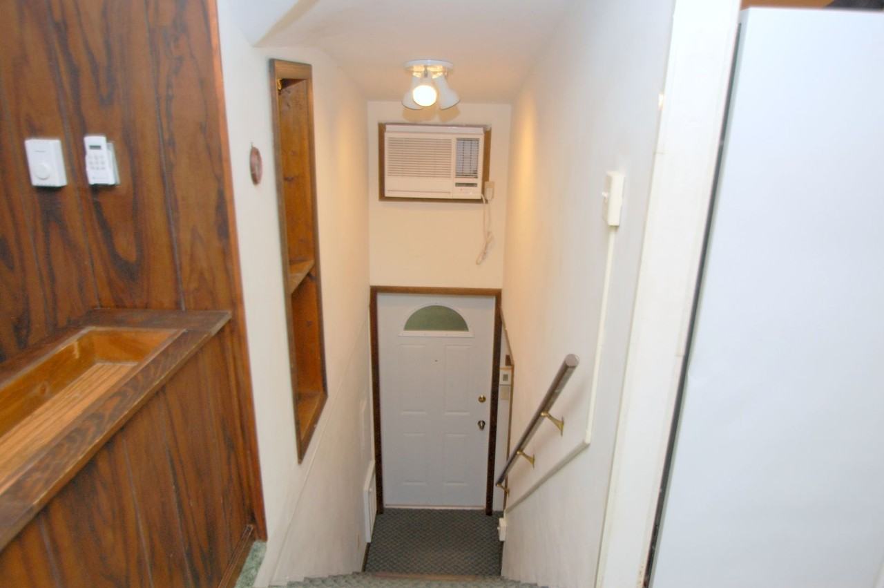 312 E Washington St #C - Photo 2 of 8