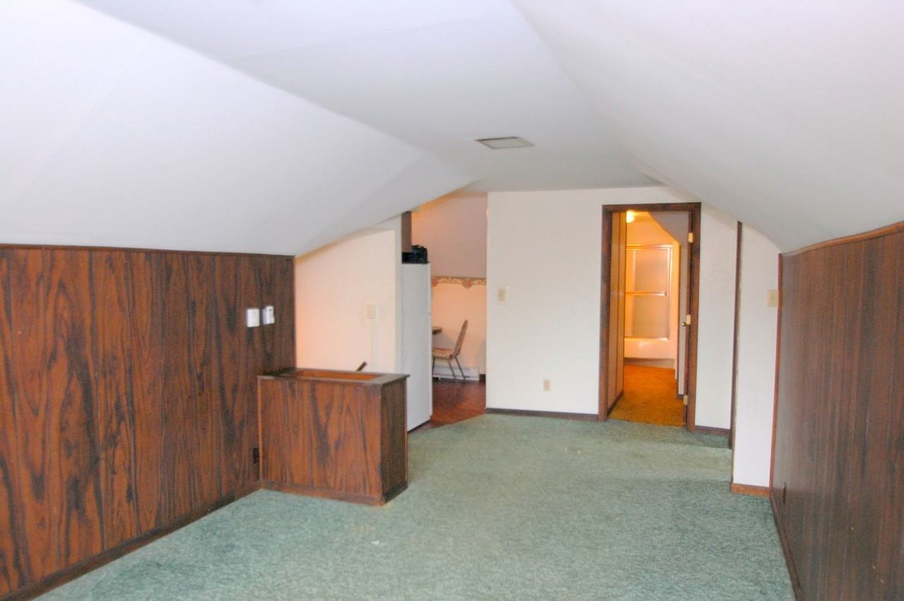 312 E Washington St #C - Photo 3 of 8
