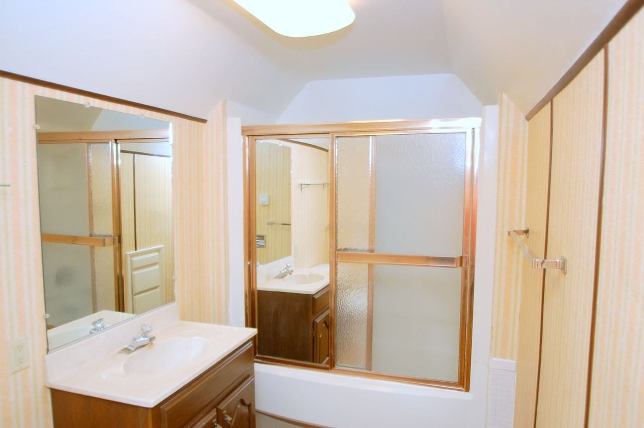 312 E Washington St #C - Photo 6 of 8