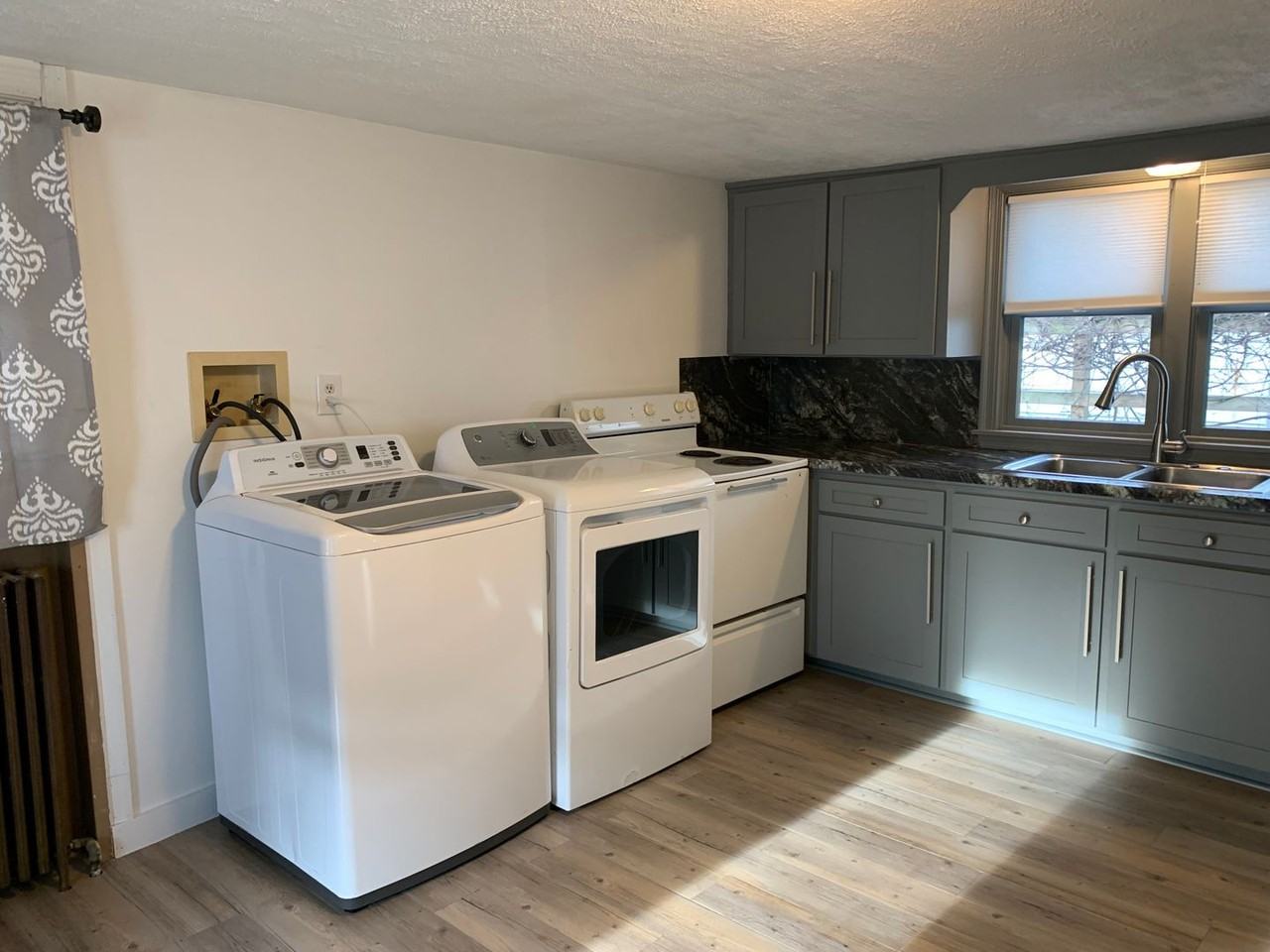 28 S Queen St - Photo 3 of 26