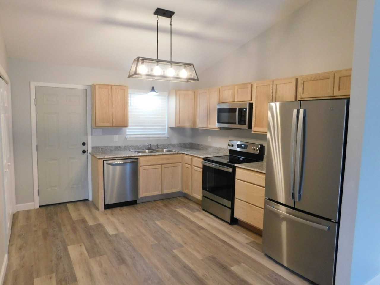 208 Cedar Ridge Ln - Photo 6 of 18